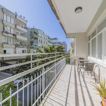 Chic Flat W Balcony 3 Min To Beach In *