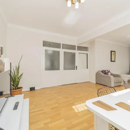 Chic Flat W Balcony 3 Min To Beach In Antalya